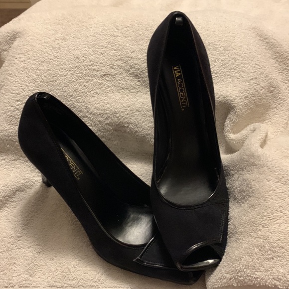 Via Accenti Black Peep Toe Heels, size 10 1/2 W. - Picture 3 of 11